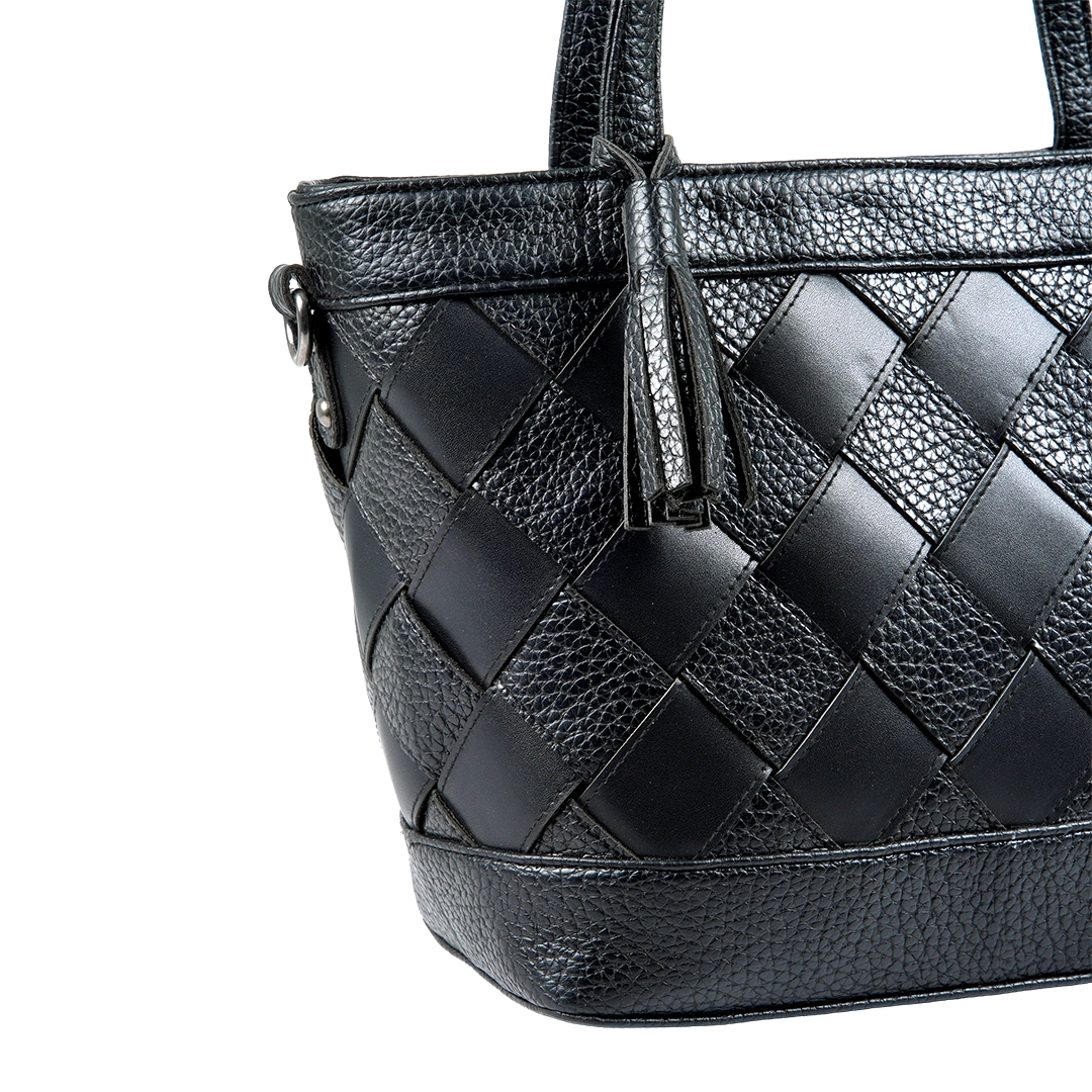 شنطة كتف حريمي كبيرة موديل M601 – شنطة جلد مستورد عملية | جيسيكا