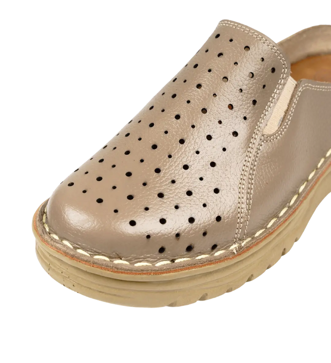 سابو حريمي جلد طبيعي مريح للمشي موديل 244 – شوز طبي بمقاسات واسعة 