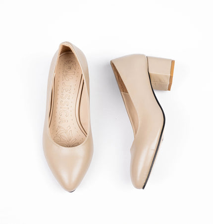 Code D50 natural leather shoes